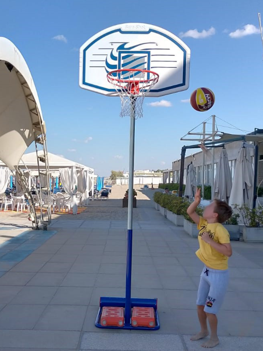 Canestro su colonna zavorrata per minibasket con tabellone misure 112x73 cm