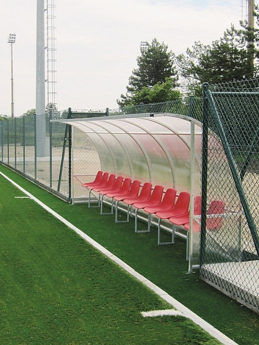 Panchina modello San Siro da 4 metri in alluminio, copertura in policarbonato alveolare 8 posti