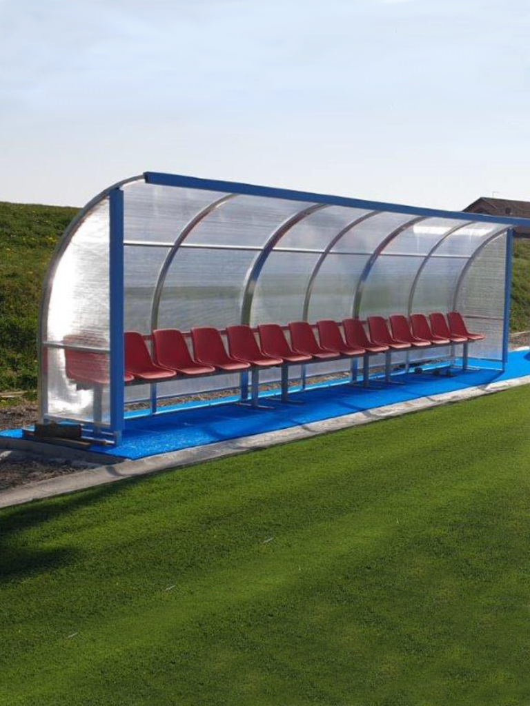 Panchina modello San Siro da 6 metri in alluminio, copertura in policarbonato alveolare 12 posti