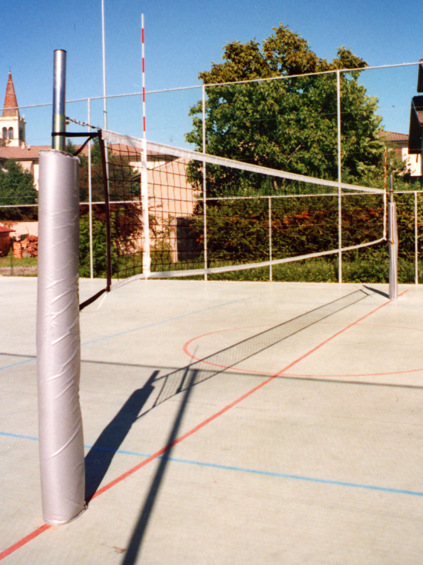 Impianto pallavolo monotubolare diametro 70 mm. con bussole zincato completo di tendirete
