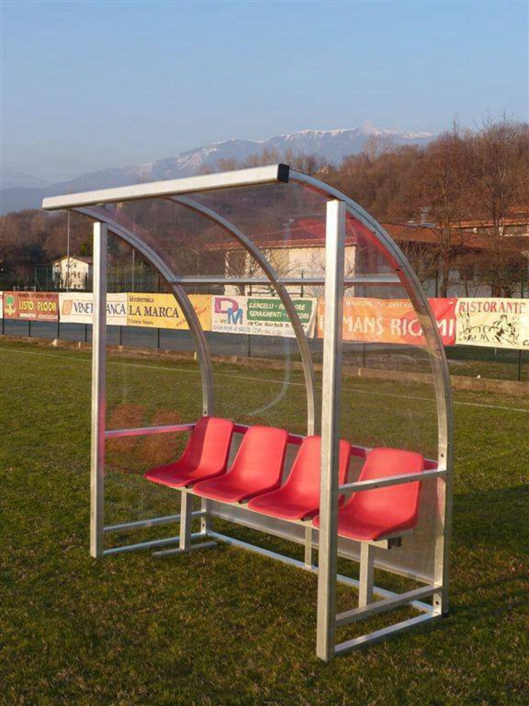Panchina modello Wembley da 3 metri in alluminio, copertura in policarbonato trasparente6 posti