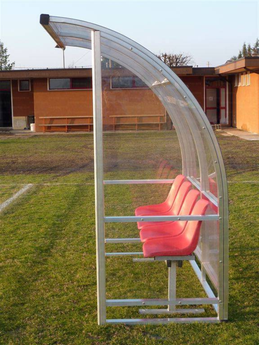 Panchina modello Wembley da 6 metri in alluminio, copertura in policarbonato trasparente 12 posti