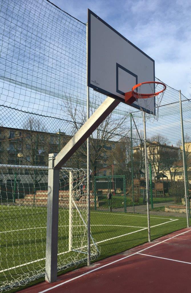 Impianto basket monotubolare con tabelloni in resina sbalzo cm165